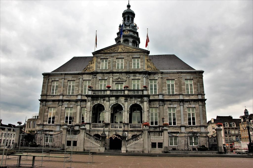 maastricht, city hall, holland-2913931.jpg